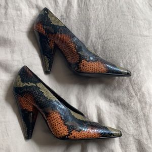 Size 38 Snakeskin print Mango pump